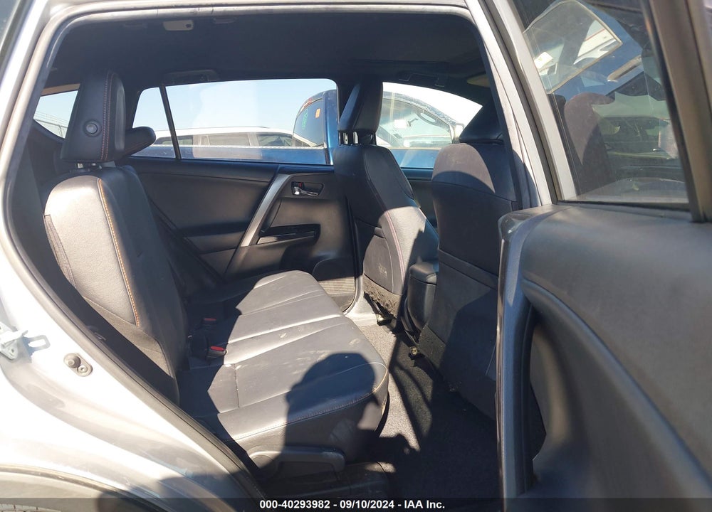 2018 TOYOTA RAV4 SE VIN: JTMNFREVXJJ199387