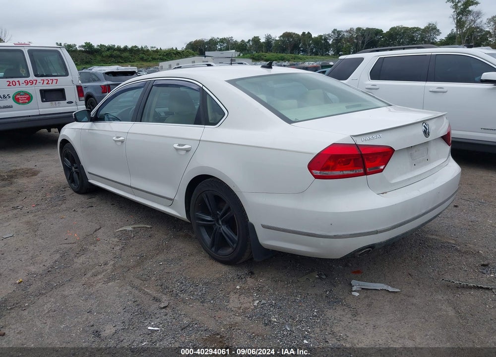 2013 VOLKSWAGEN PASSAT 2.0L TDI SE VIN: 1VWBN7A33DC110053