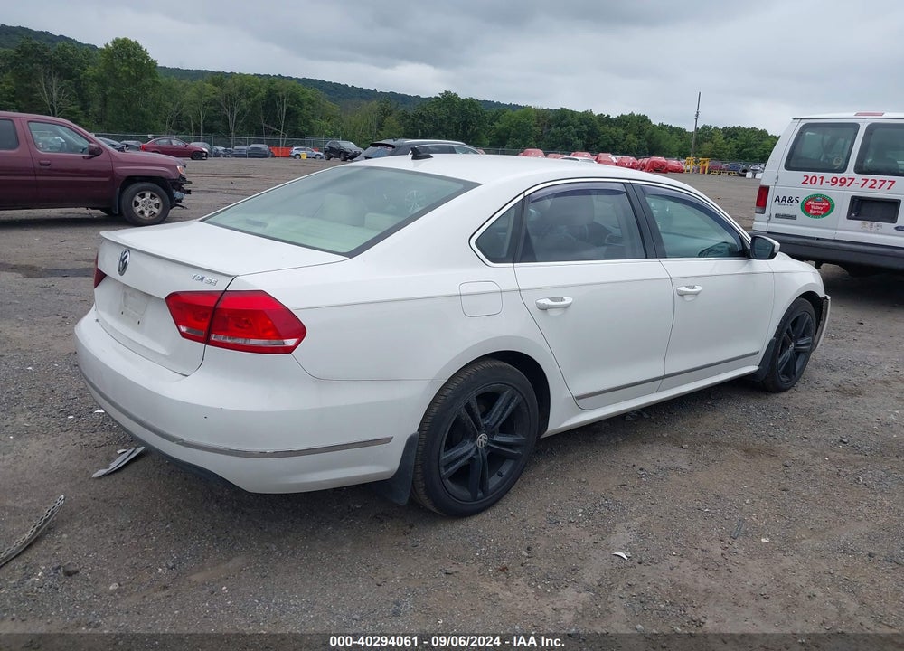 2013 VOLKSWAGEN PASSAT 2.0L TDI SE VIN: 1VWBN7A33DC110053