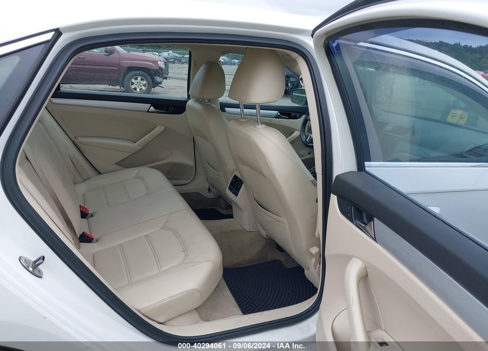 2013 VOLKSWAGEN PASSAT 2.0L TDI SE VIN: 1VWBN7A33DC110053