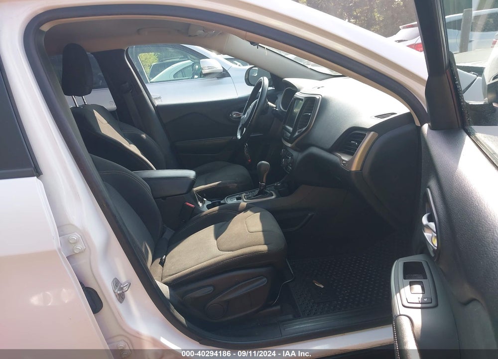 2016 JEEP CHEROKEE ALTITUDE VIN: 1C4PJMCB5GW226302