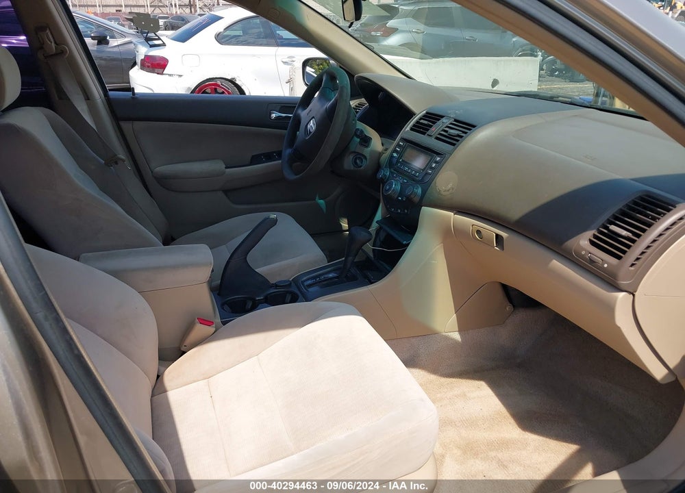 2005 HONDA ACCORD 2.4 LX VIN: JHMCM56425C003009