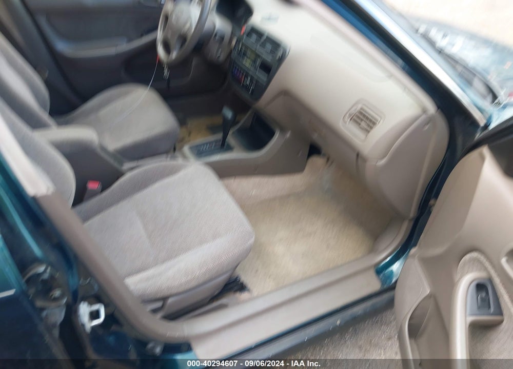 1998 HONDA CIVIC LX VIN: 2HGEJ6670WH561279