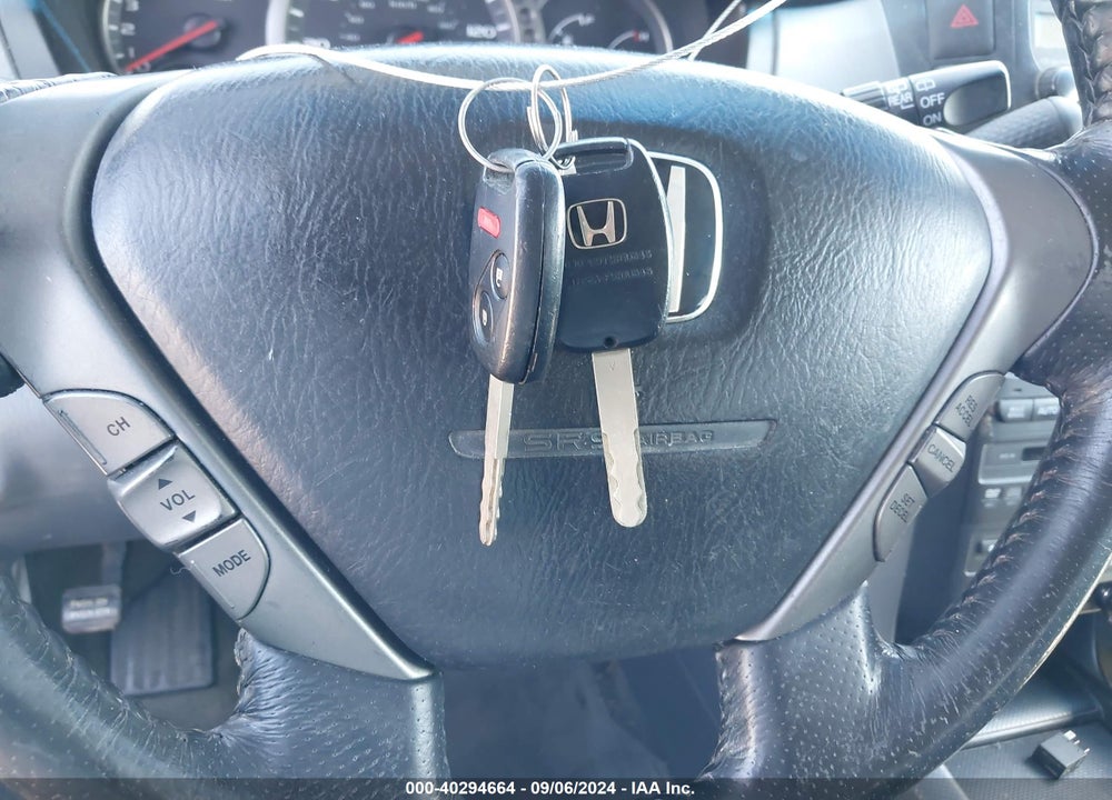 2005 HONDA PILOT VIN: 2HKYF18605H532035