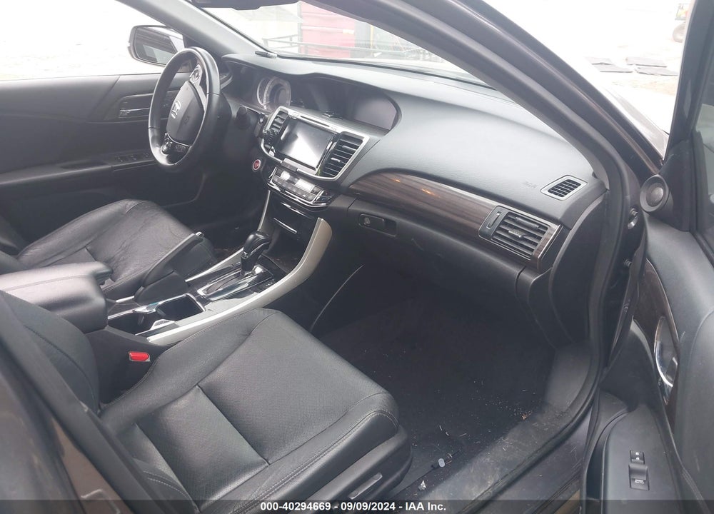 2017 HONDA ACCORD EX-L VIN: 1HGCR2F86HA235506