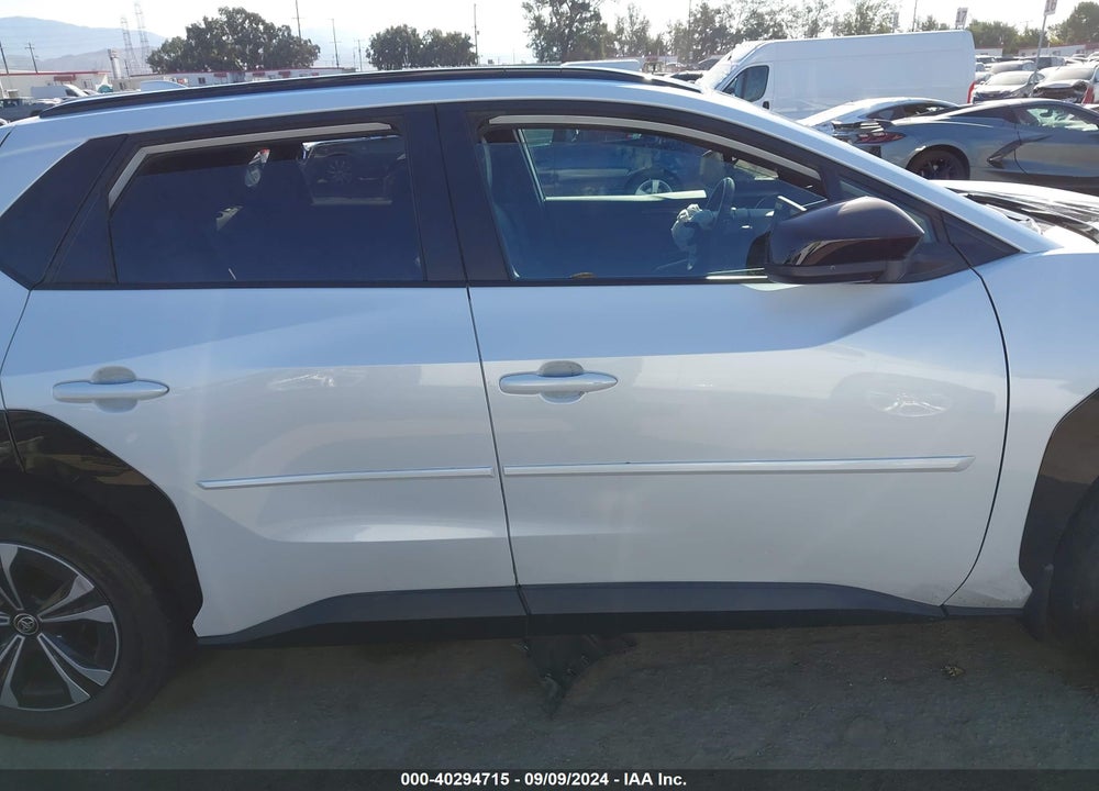 2023 TOYOTA BZ4X XLE VIN: JTMAAAAA7PA007725