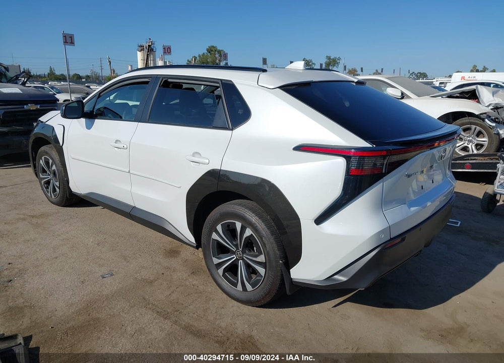 2023 TOYOTA BZ4X XLE VIN: JTMAAAAA7PA007725
