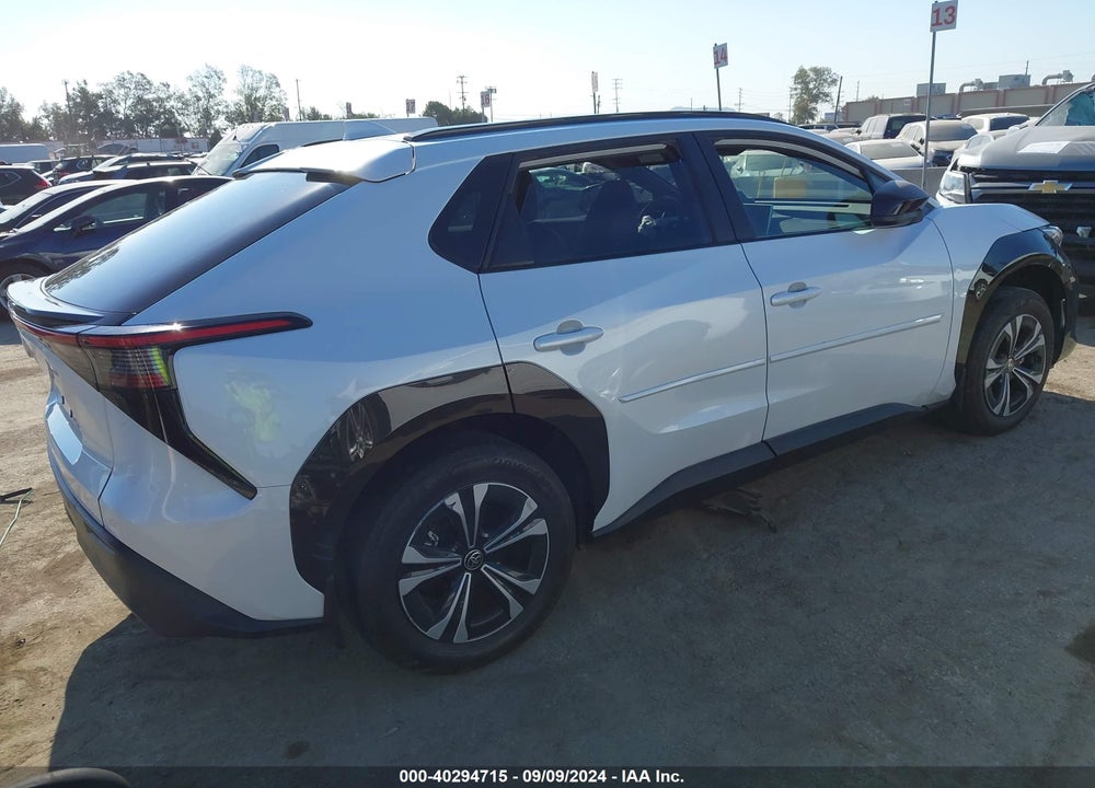 2023 TOYOTA BZ4X XLE VIN: JTMAAAAA7PA007725