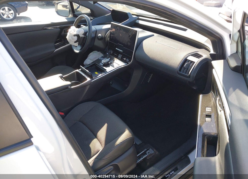 2023 TOYOTA BZ4X XLE VIN: JTMAAAAA7PA007725
