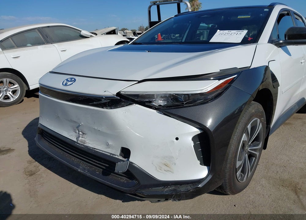 2023 TOYOTA BZ4X XLE VIN: JTMAAAAA7PA007725