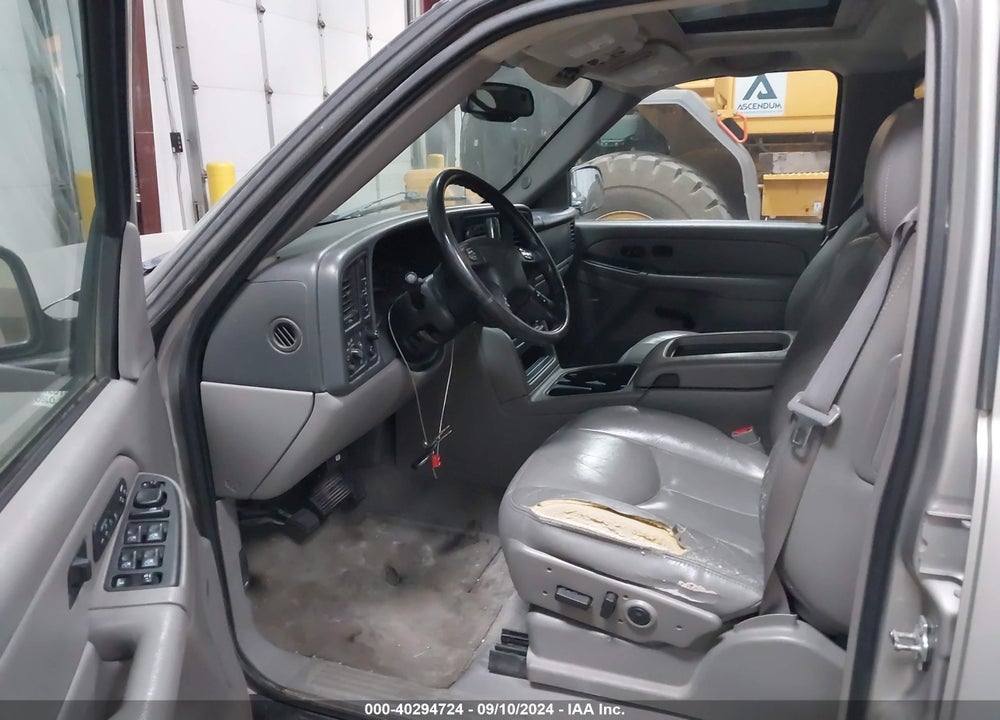 2004 CHEVROLET SUBURBAN 1500 LT VIN: 3GNFK16ZX4G226555