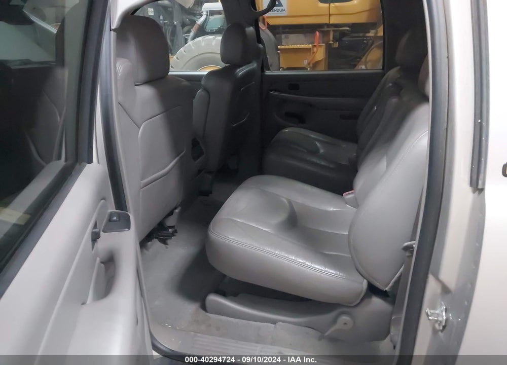 2004 CHEVROLET SUBURBAN 1500 LT VIN: 3GNFK16ZX4G226555