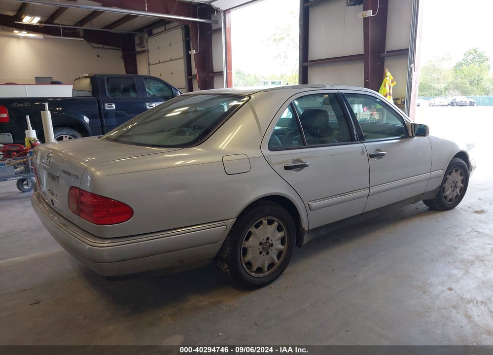 1999 MERCEDES-BENZ E 300 DIESEL VIN: WDBJF25H0XA853482