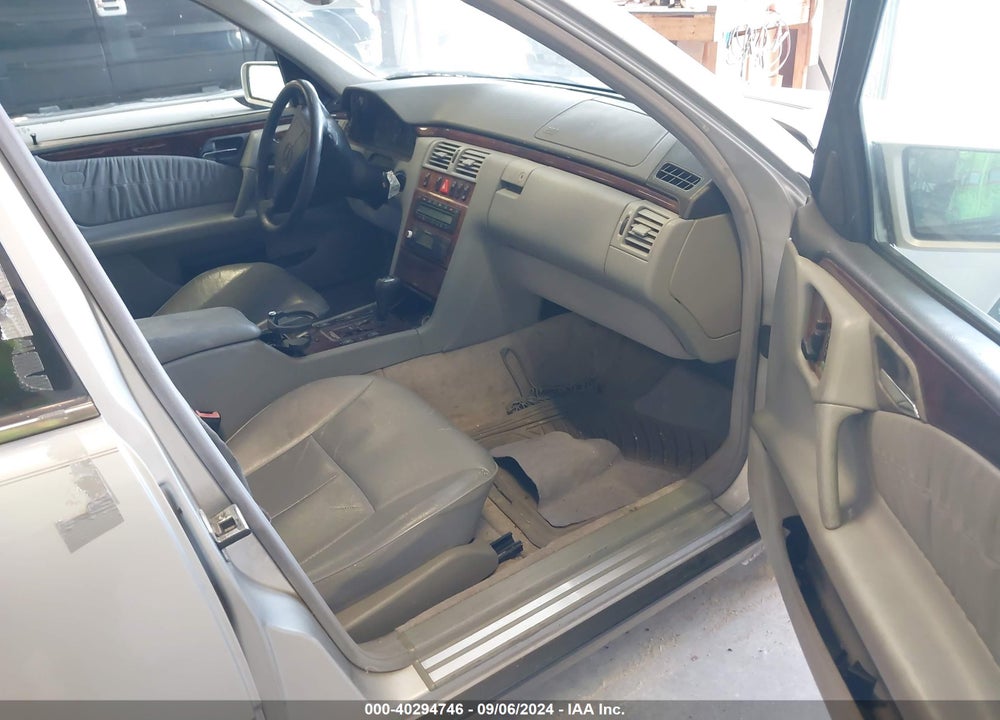 1999 MERCEDES-BENZ E 300 DIESEL VIN: WDBJF25H0XA853482