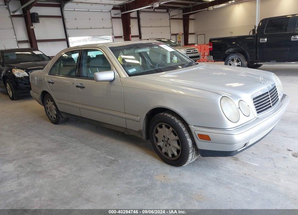 1999 MERCEDES-BENZ E 300 DIESEL VIN: WDBJF25H0XA853482