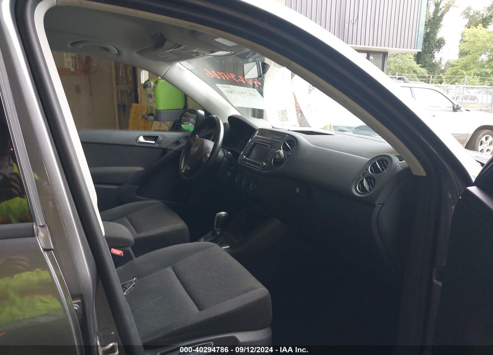 2015 VOLKSWAGEN TIGUAN S VIN: WVGBV7AX6FW577986