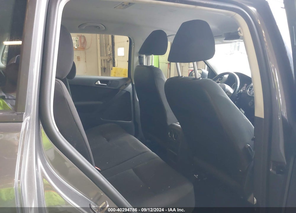 2015 VOLKSWAGEN TIGUAN S VIN: WVGBV7AX6FW577986