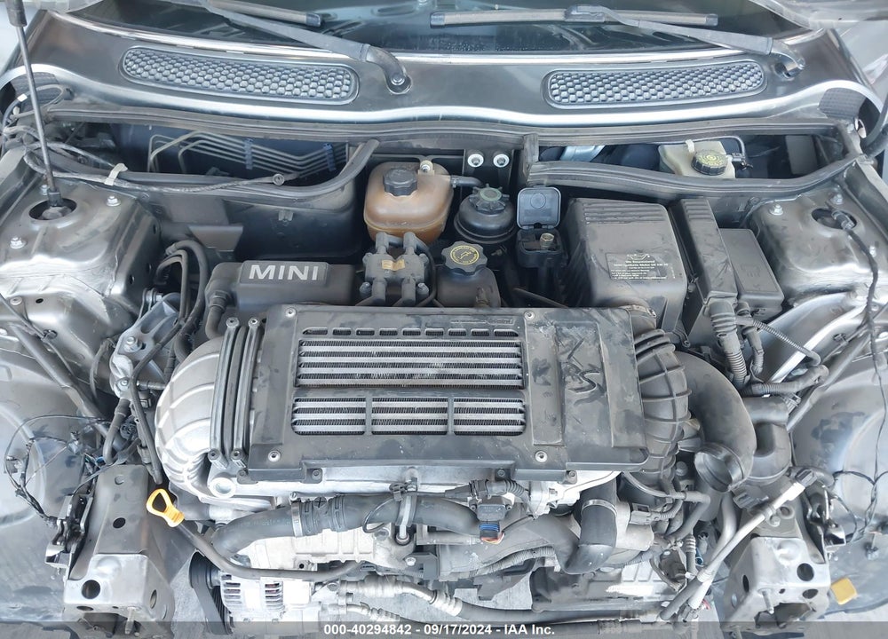 2005 MINI COOPER S VIN: WMWRH33545TK56458