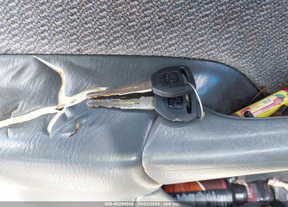 1998 HONDA CIVIC LX VIN: 2HGEJ6676WH553123