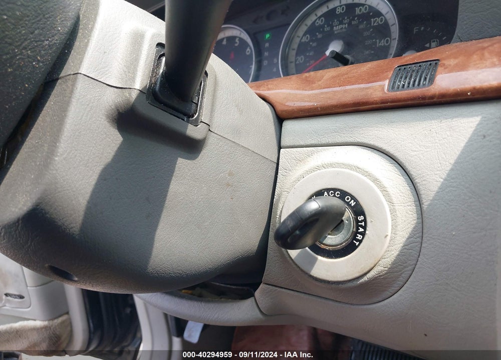 2004 KIA AMANTI VIN: KNALD124X45045928
