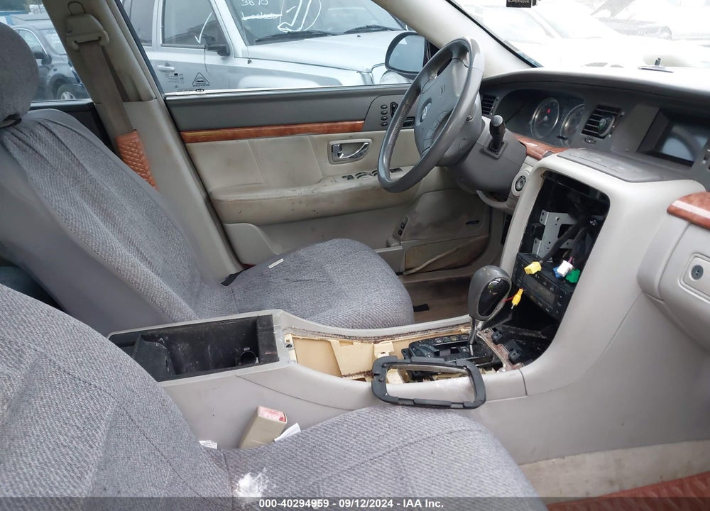 2004 KIA AMANTI VIN: KNALD124X45045928
