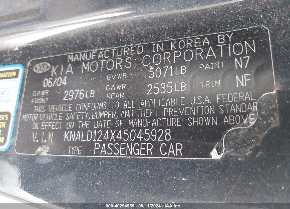 2004 KIA AMANTI VIN: KNALD124X45045928