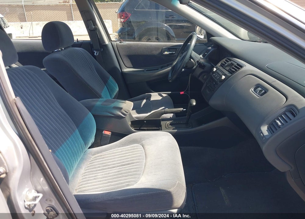1998 HONDA ACCORD LX VIN: 1HGCG5646WA017308