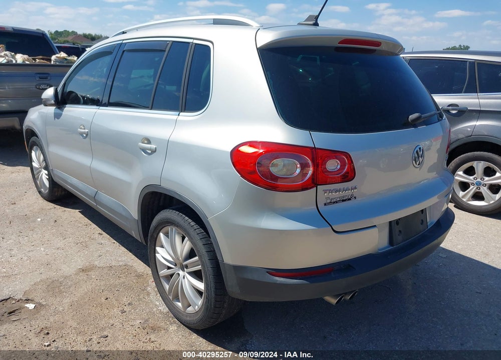 2009 VOLKSWAGEN TIGUAN SEL VIN: WVGAV75N49W535552