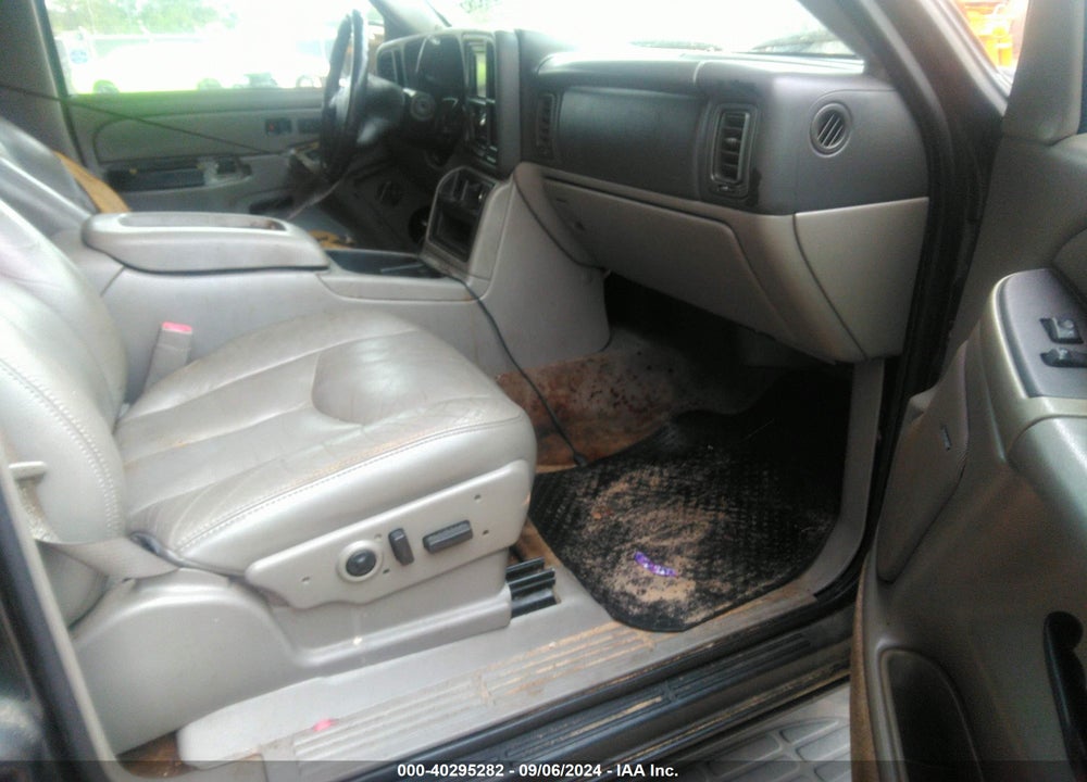 2004 CHEVROLET TAHOE LT VIN: 1GNEC13Z54R133259