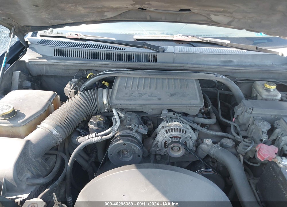 2005 JEEP GRAND CHEROKEE LAREDO VIN: 1J4GR48K15C568940
