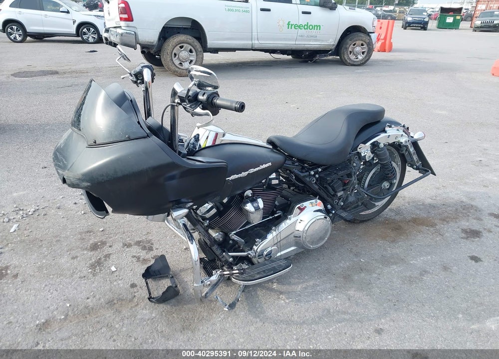 2018 HARLEY-DAVIDSON FLTRX ROAD GLIDE VIN: 1HD1KHC1XJB651786