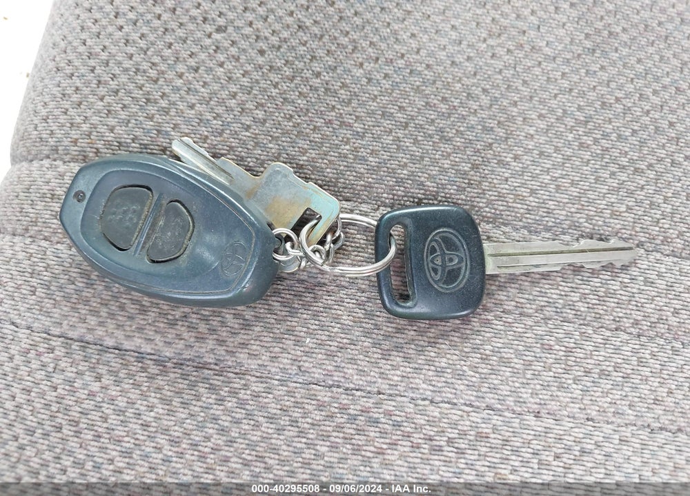2002 TOYOTA TUNDRA VIN: 5TBBT44162S318093