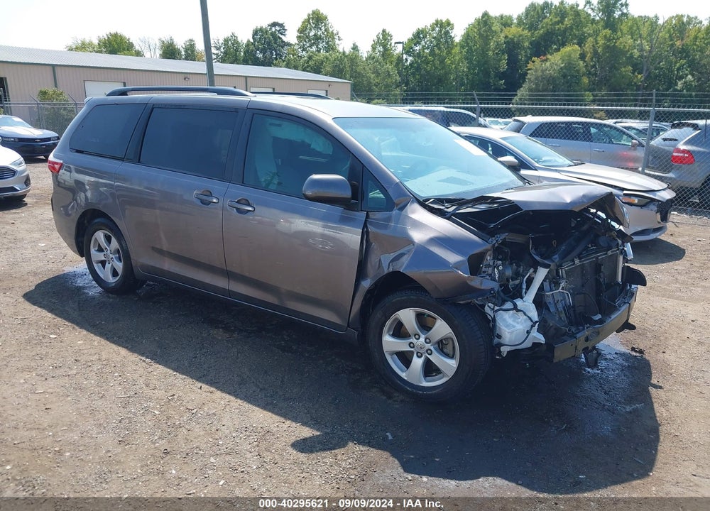 2017 TOYOTA SIENNA LE 8 PASSENGER VIN: 5TDKZ3DC3HS890541