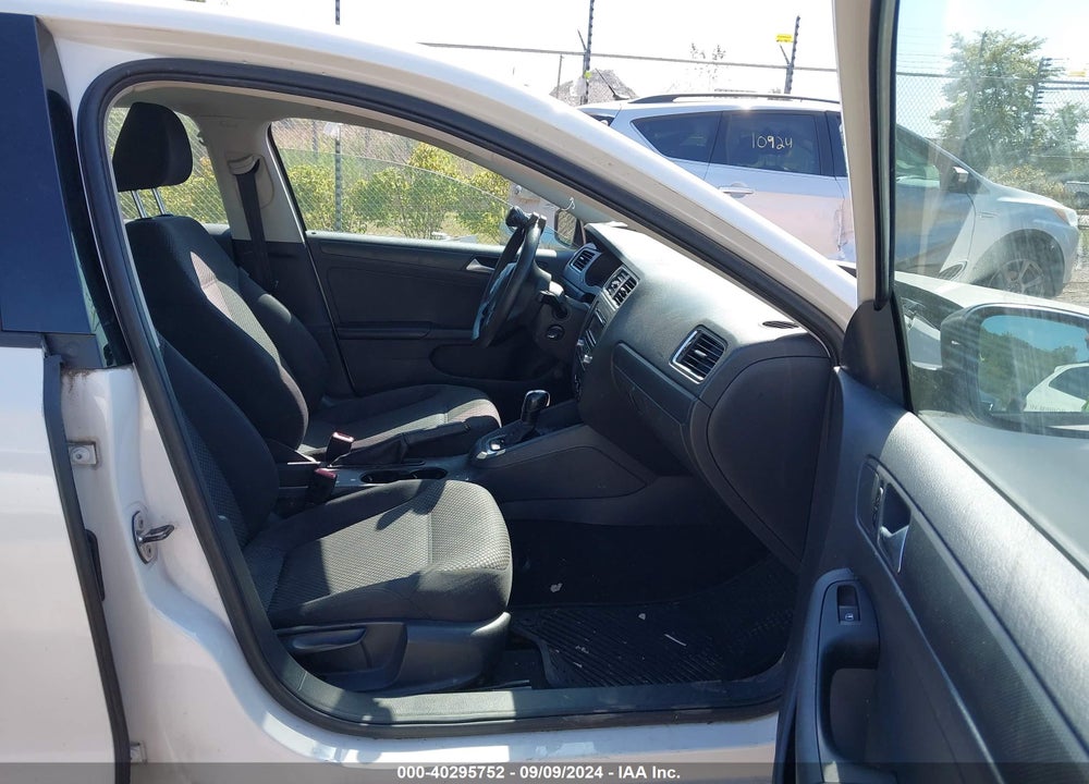 2013 VOLKSWAGEN JETTA 2.0L S VIN: 3VW2K7AJ1DM225966