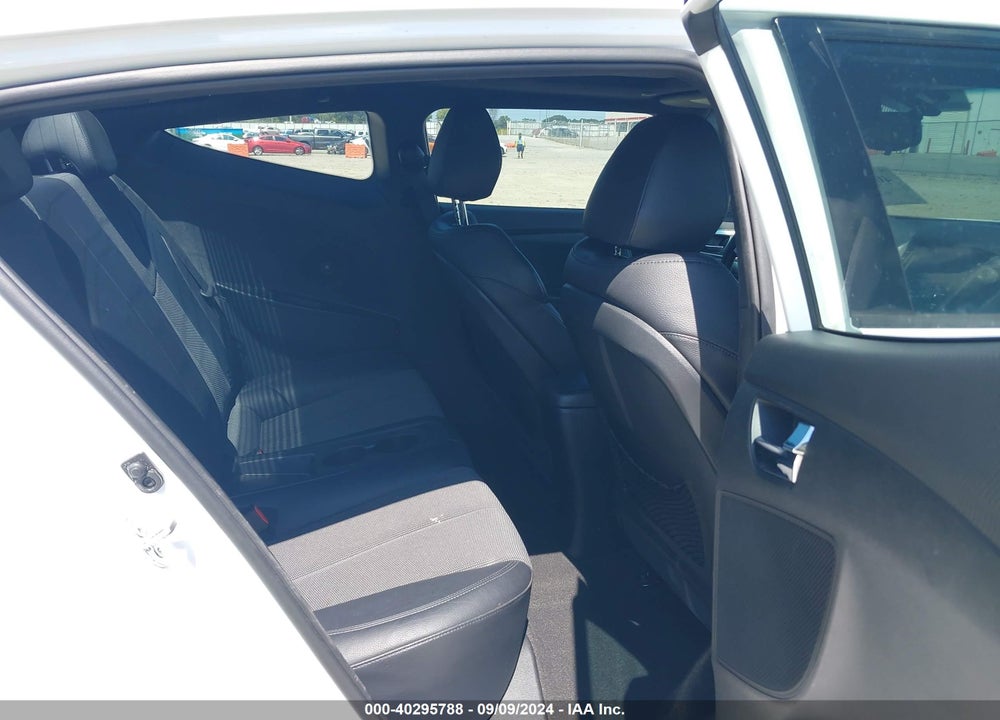 2016 HYUNDAI VELOSTER VIN: KMHTC6AD7GU258250
