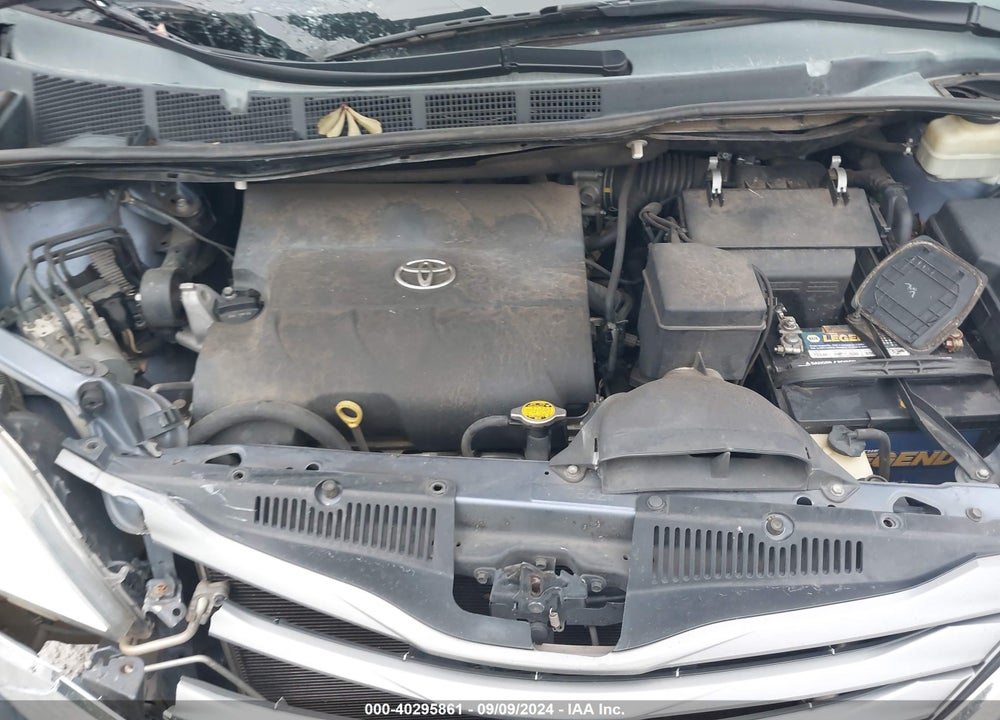 2014 TOYOTA SIENNA XLE V6 8 PASSENGER VIN: 5TDYK3DC1ES516360