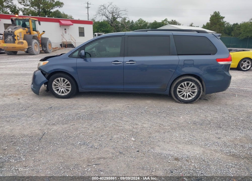 2014 TOYOTA SIENNA XLE V6 8 PASSENGER VIN: 5TDYK3DC1ES516360