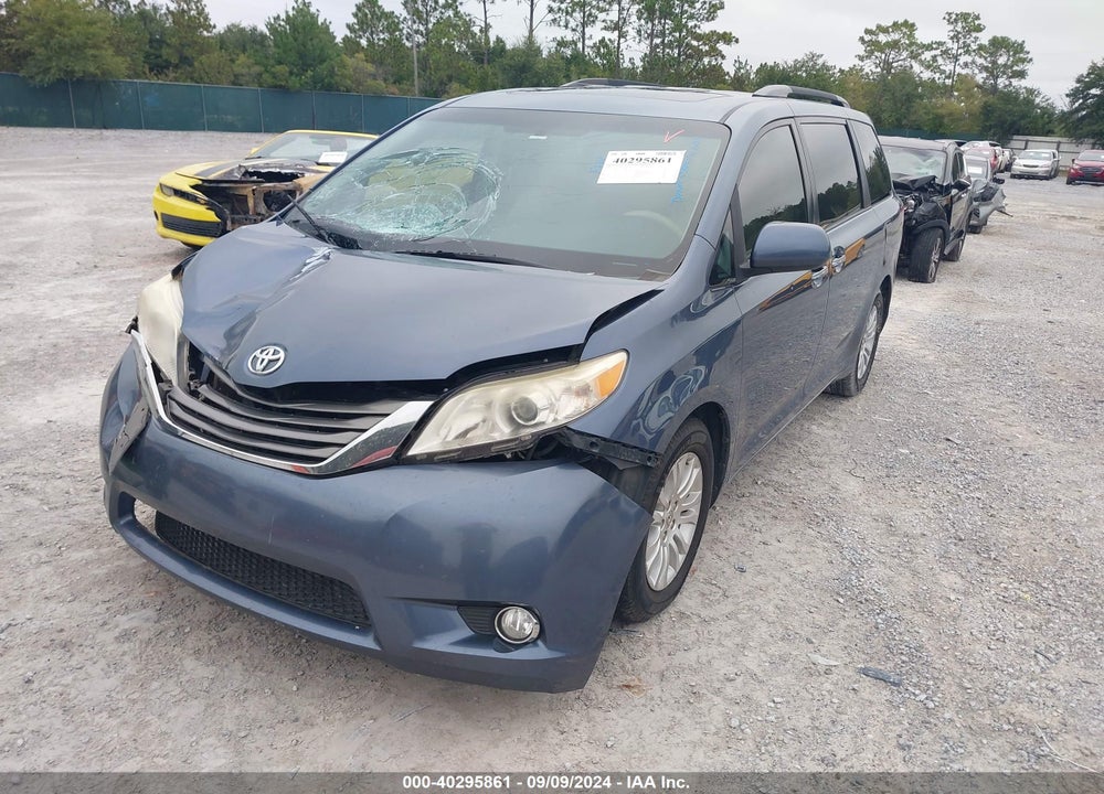 2014 TOYOTA SIENNA XLE V6 8 PASSENGER VIN: 5TDYK3DC1ES516360
