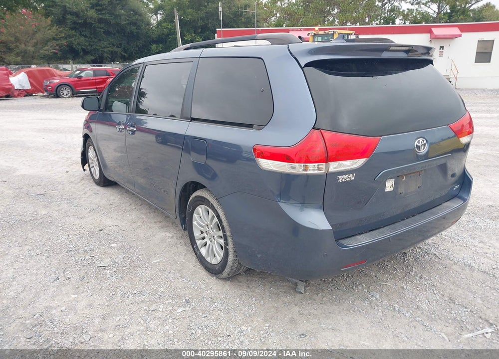 2014 TOYOTA SIENNA XLE V6 8 PASSENGER VIN: 5TDYK3DC1ES516360