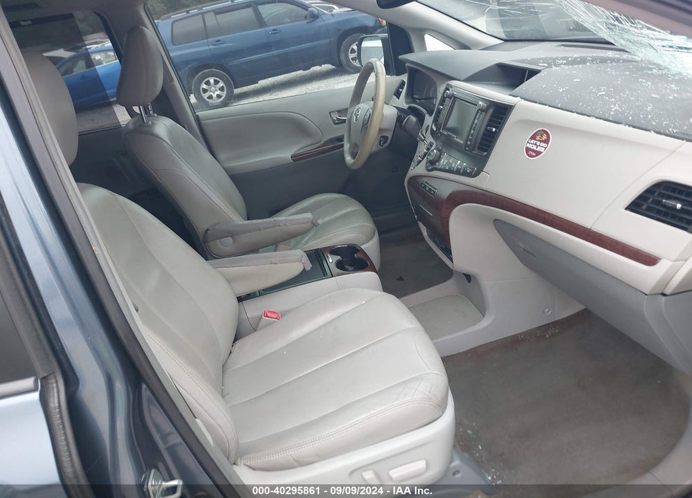 2014 TOYOTA SIENNA XLE V6 8 PASSENGER VIN: 5TDYK3DC1ES516360