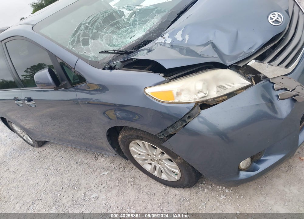 2014 TOYOTA SIENNA XLE V6 8 PASSENGER VIN: 5TDYK3DC1ES516360