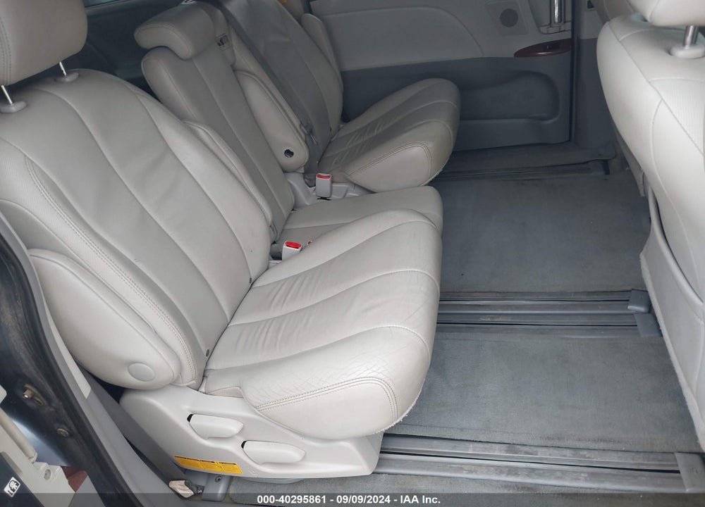 2014 TOYOTA SIENNA XLE V6 8 PASSENGER VIN: 5TDYK3DC1ES516360