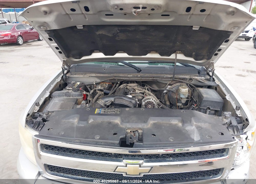 2011 CHEVROLET SILVERADO 1500 LT VIN: 3GCPCSE03BG182530