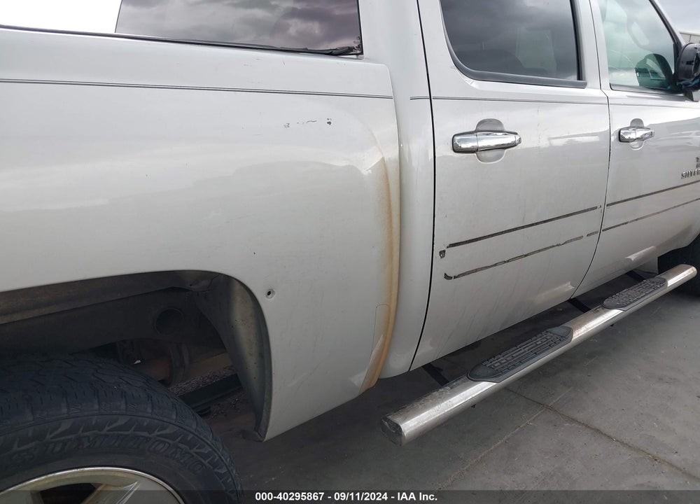 2011 CHEVROLET SILVERADO 1500 LT VIN: 3GCPCSE03BG182530