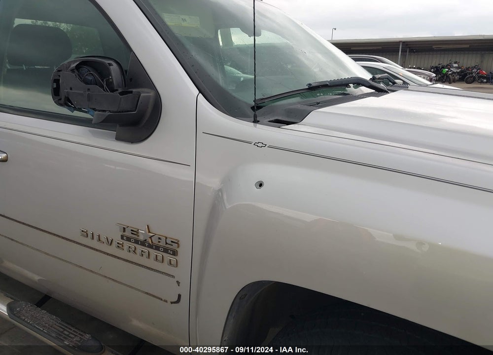 2011 CHEVROLET SILVERADO 1500 LT VIN: 3GCPCSE03BG182530