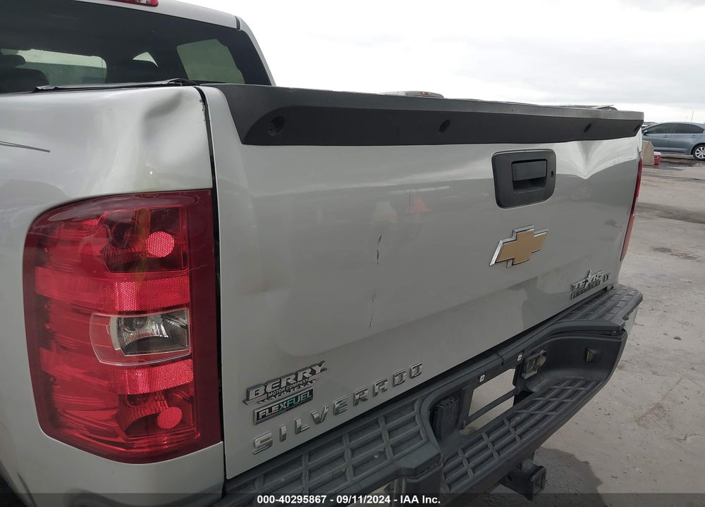 2011 CHEVROLET SILVERADO 1500 LT VIN: 3GCPCSE03BG182530