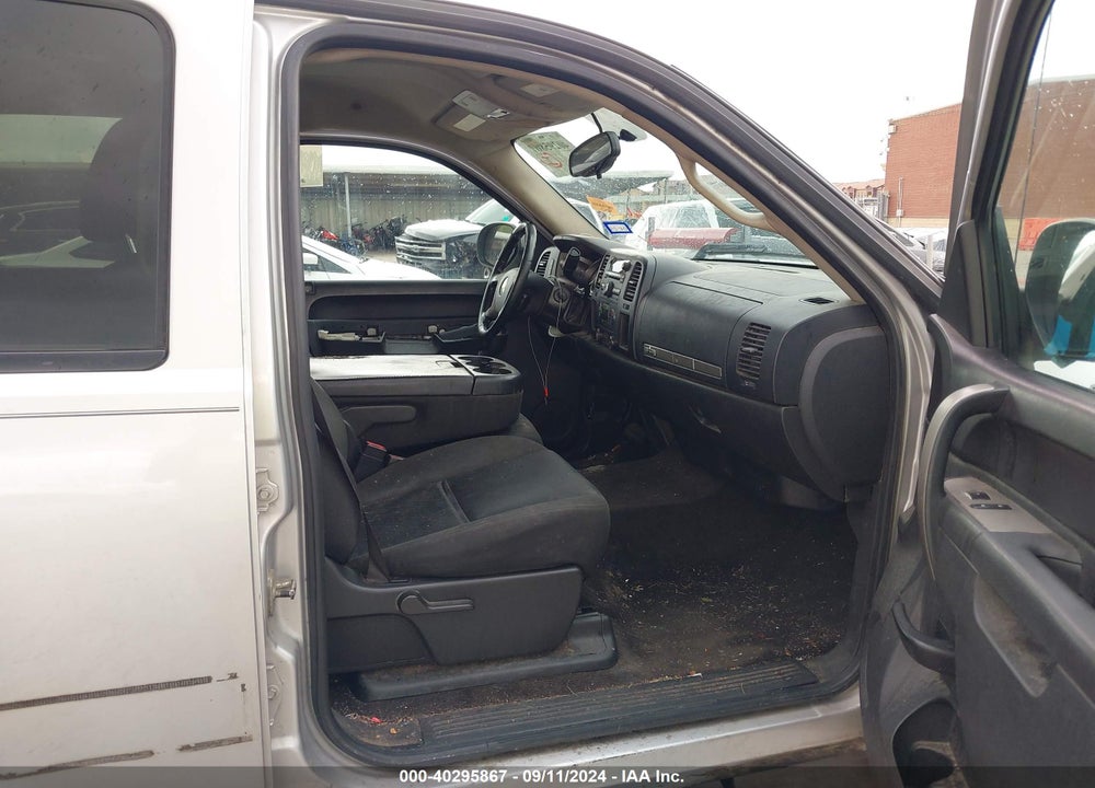 2011 CHEVROLET SILVERADO 1500 LT VIN: 3GCPCSE03BG182530