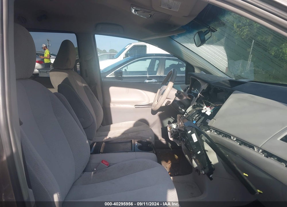 2011 TOYOTA SIENNA LE VIN: 5TDJK3DC0BS029535