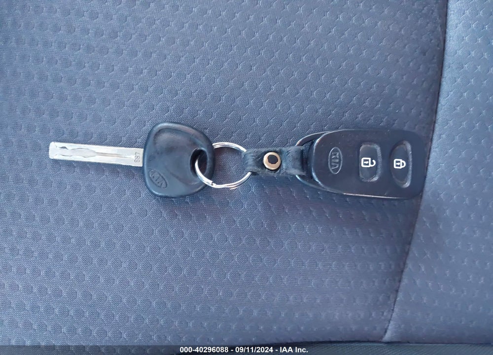 2012 KIA SORENTO VIN: 5XYKT3A61CG255811
