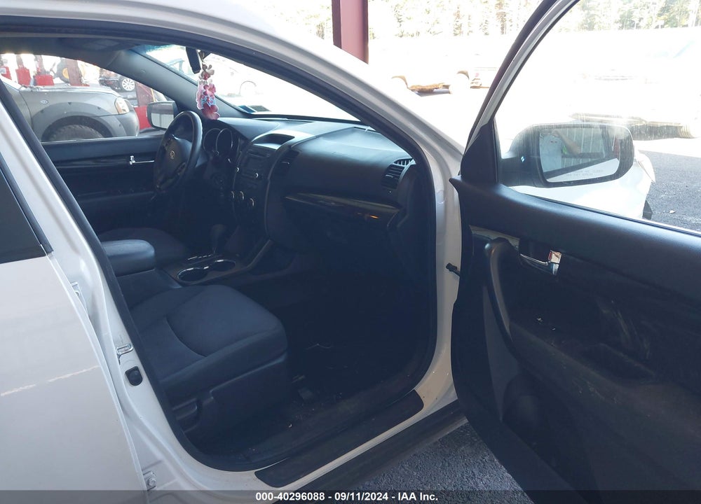 2012 KIA SORENTO VIN: 5XYKT3A61CG255811